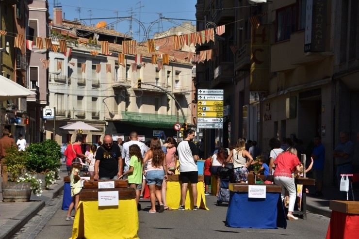 Los comerciantes de Barbastro han sacado sus productos a la calle. | Ayuntamiento de Barbastro