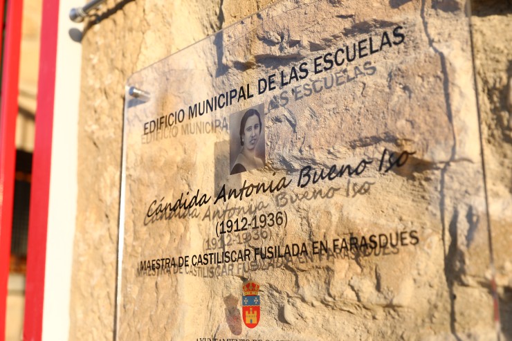 Placa en memoria de Cándida Bueno. / Gobierno de Aragón