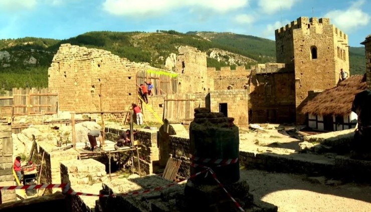 Imagen de archivo del montaje del decorado para otra película rodada en Loarre (Huesca).