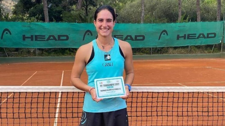 Carlota Martínez tras ganar el torneo.