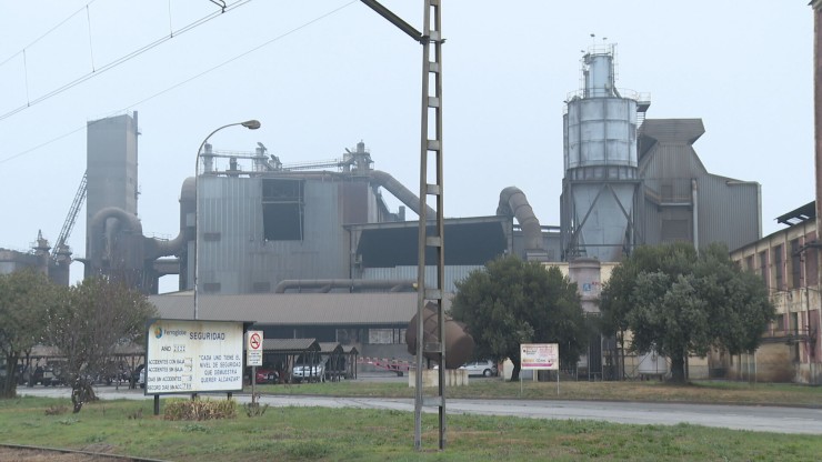 Imagen de archivo de la planta de Ferroglobe en Monzón.