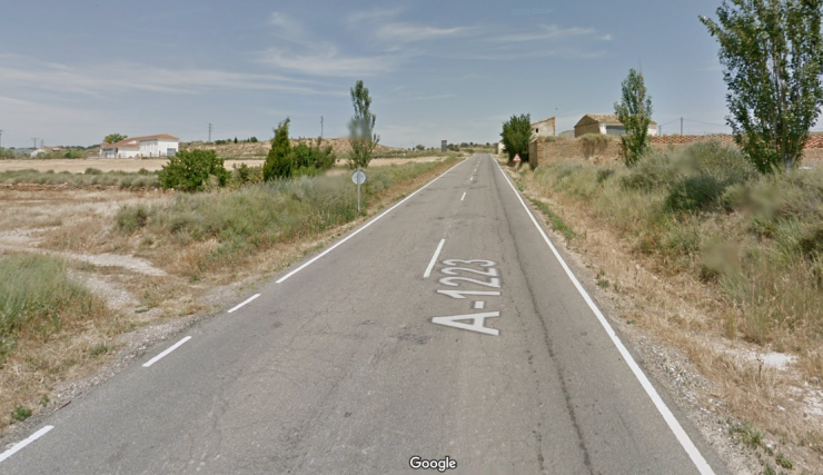 Imagen de la A-1223 a su paso por Peralta de Alcofea. | Google Maps