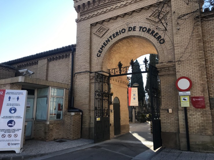 Entrada al cementerio de Torrero de Zaragoza por la parte antigua. / Archivo Europa Press