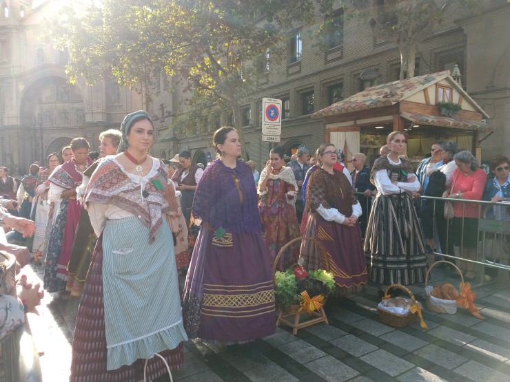 Ofrenda de Frutos a la Virgen del Pilar saliendo de la plaza de Santa Engracia, en 2019. / Europa Press