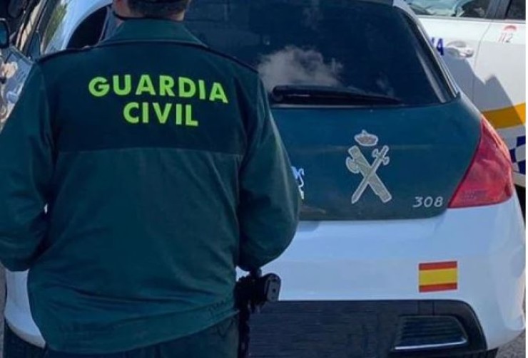 La Guardia Civil detuvo al joven agresor sobre las 20:45 del domingo.