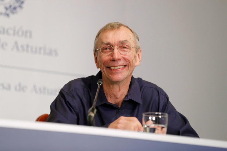 El biólogo sueco Svante Pääbo durante una conferencia de prensaen Oviedo, en octubre de 2018. (EFE).