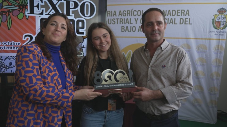 Imagen de Raquel Burillo (en el centro) recogiendo el premio en Expo Caspo junto a María de Miguel (izquierda).