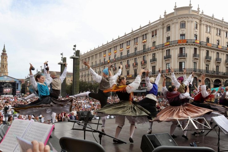 Un grupo de joteros actuando en la Plaza del Pilar. / Ayuntamiento de Zaragoza