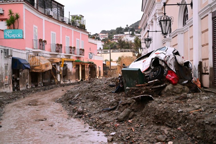 Consecuencias del corrimiento de tierras que ha afectado a la isla italiana de Ischia./ EFE/EPA/CIRO FUSCO ITALY OUT.