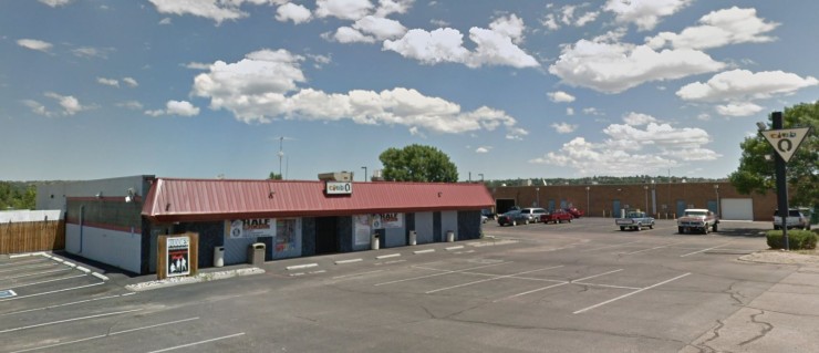 Fachada del Club Q, donde ha sucedido el tiroteo. / Google Maps.