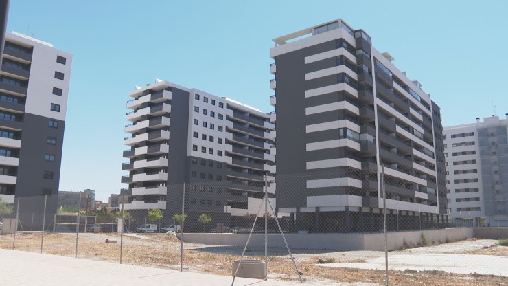 Promoción de viviendas en construcción en Zaragoza.