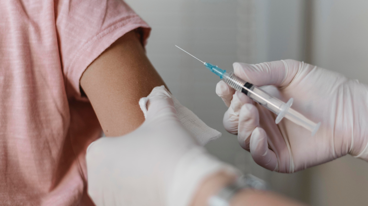 La vacuna del papiloma humano está prevista que se incluya en el calendario de vacunación para los niños en 2023. / Canva