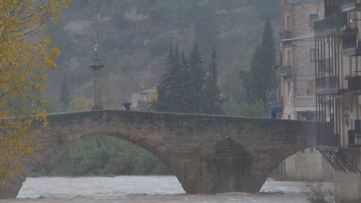 Puente de piedra de piedra en Valderrobles (Teruel), este sábado.
