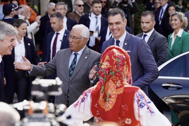 El primer ministro de Portugal, Antonio Costa y el presidente del Gobierno, Pedro Sánchez, a su llegada a la XXXIII Cumbre Hispano-Portuguesa. / Europa Press.