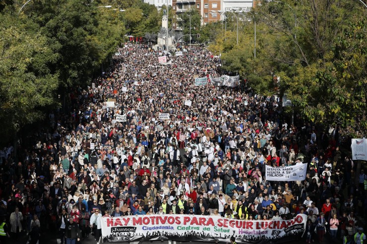 Manifestación este domingo en Madrid en defensa de la sanidad pública. / EFE.