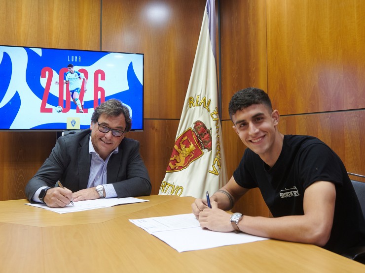 Marcos Luna firma su renovación con el Real Zaragoza.