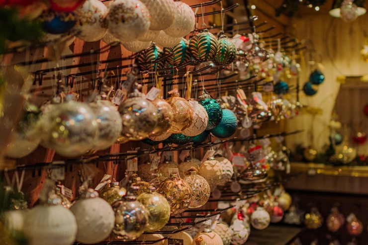 Los adornos navideños ya han tomado el comercio. / Pixabay.