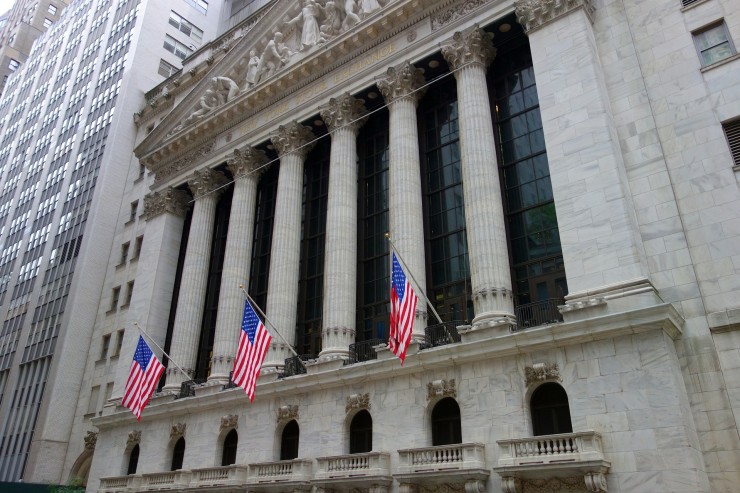 Imagen de la Bolsa de Nueva York en Wall Street. / Pixabay