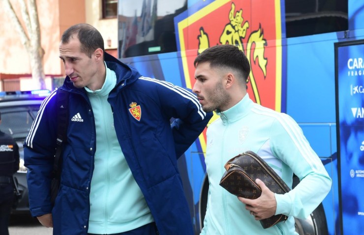 Petrovic, (derecha), junto a Lluis López a su llegada a El Plantío. Foto: Real Zaragoza
