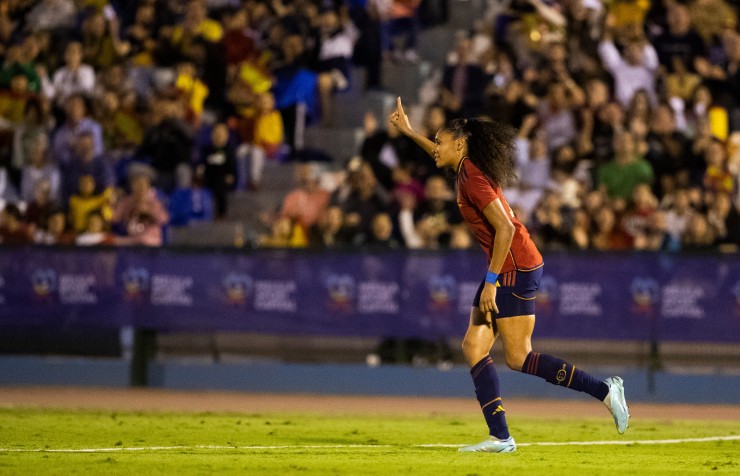Salma Paralluelo celebra uno de los goles de este viernes. Foto: Twitter Selección Femenina de fútbol.