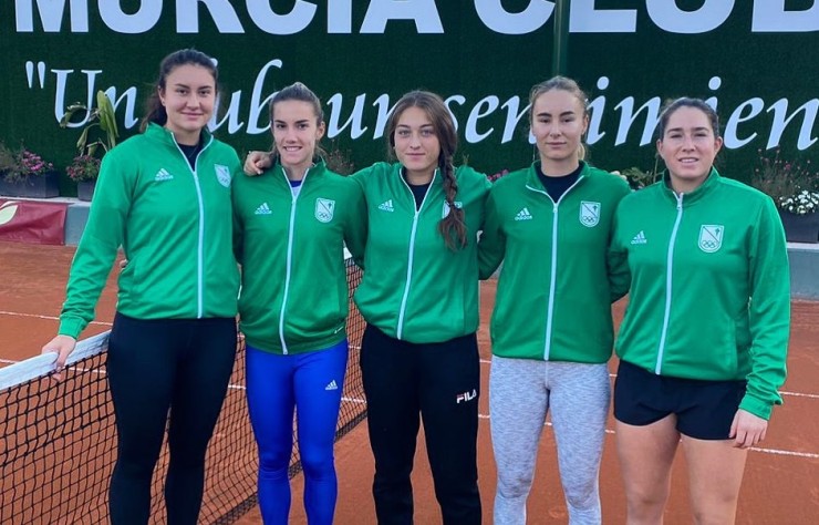 Estas son las cinco integrantes del equipo femenino del Stadium Casablanca.