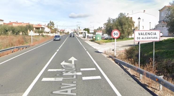 Entrada a la localidad de Valencia de Alcántara (Cáceres). / Google Street View.