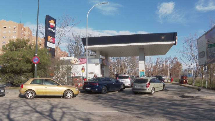 La afluencia en las gasolineras ha sido mayor en estos últimos días. | Aragón TV