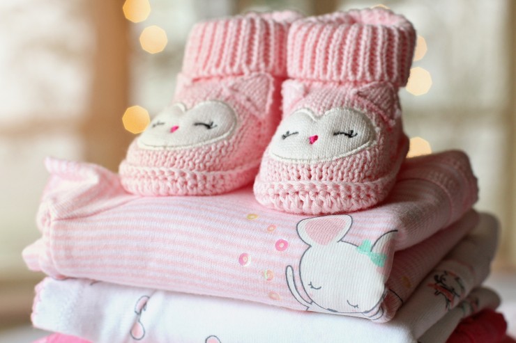 Según un análisis realizado por la OCU, los gastos de los primeros doce meses de un bebé superan los 7.700 euros. / Pixabay