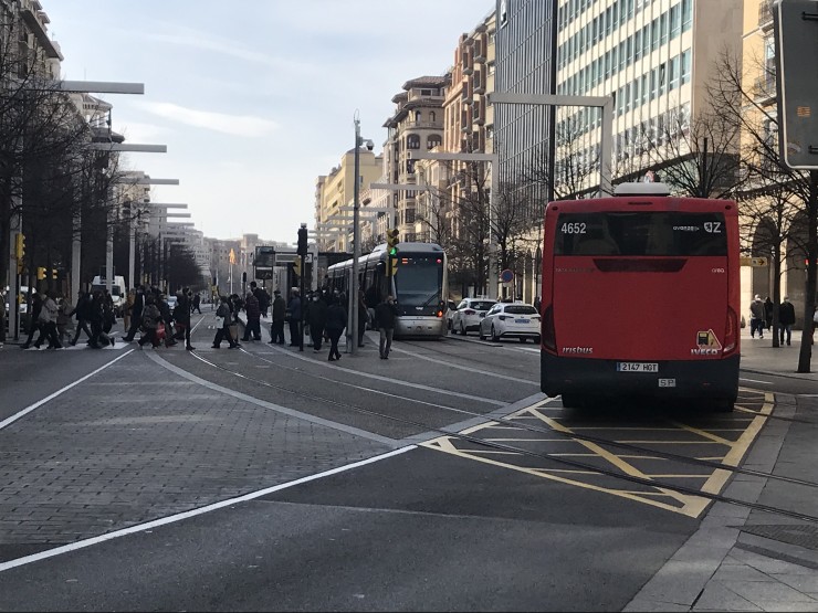 El transporte público de Zaragoza modificará sus horarios durante las festividades de Navidad. | Europa Press