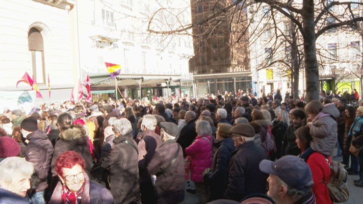 La Mesa Aragonesa de la Sanidad ha concentrado a cientos de personas en Zaragoza.
