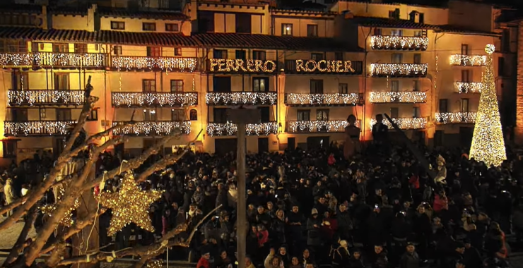 Iluminación navideña a la que opta Aínsa. / Ferrero Rocher