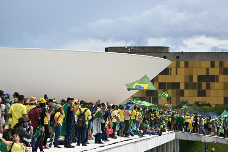 Centenares de seguidores de Bolsonaro han invadido este domingo la sede del Congreso Nacional. (EFE/André Borges)