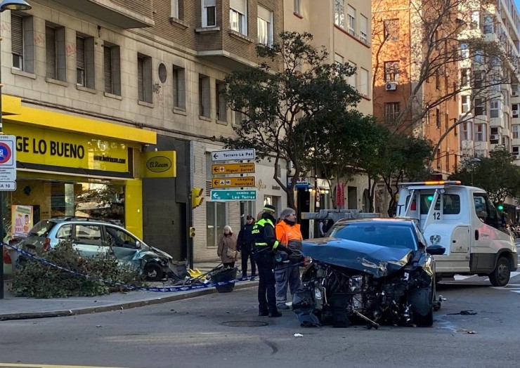 Imagen del accidente ocurrido en la calle Tomás Bretón de Zaragoza. / Sylvia Herrero