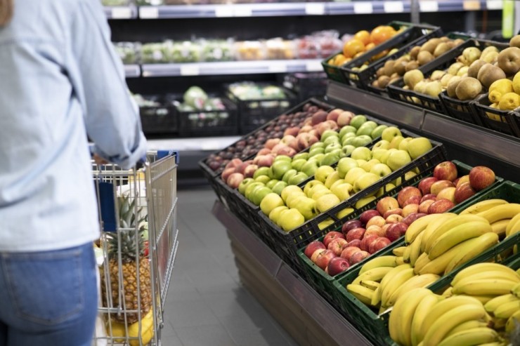 Lineal de fruta en un supermercado. / Europa Press.
