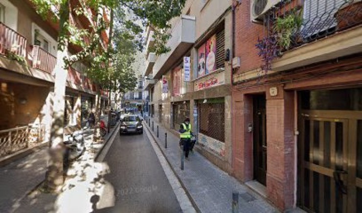 Un ciudadano ha encontrado al bebé en la calle Begur, en el distrito de Sants-Montjuïc de Barcelona. / Google Maps.