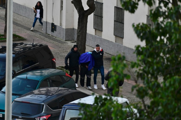 Dos agentes de Policía Nacional detienen al sospechoso del asesinato del niño de ocho años desaparecido en Ceuta, a 18 de enero de 2023, en Ceuta. / EP.