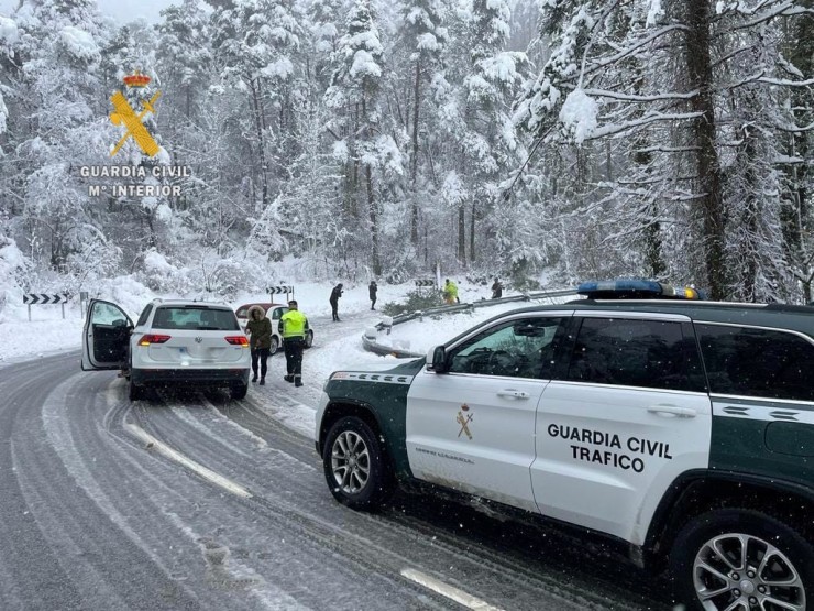 La Guardia Civil de Huesca realiza más de 230 auxilios en las carreteras altoaragonesas esta semana. / Guardia Civil