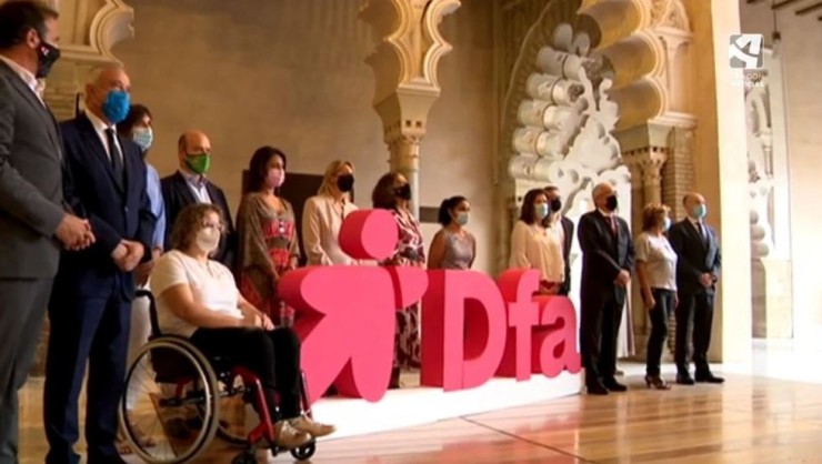 Imagen de representantes de la Fundación DFA.