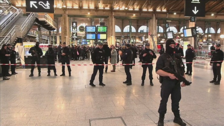 La policía ha acordonado la zona del ataque en la Estación del Norte. / Reuters