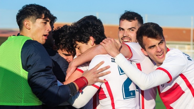 Los jugadores del Huesca B celebran su gol ante el Épila. Foto: SD Huesca