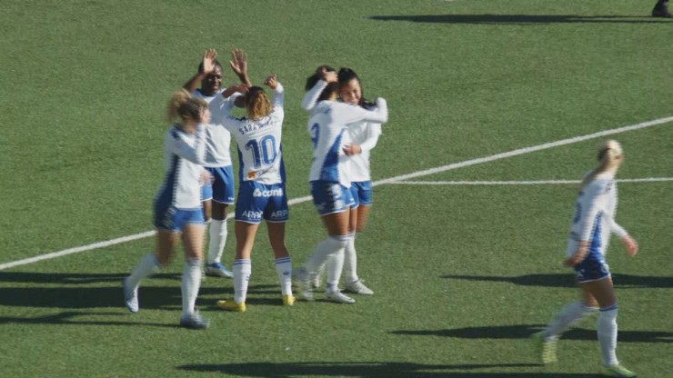 Las jugadoras del Zaragoza CFF celebran el segundo gol del partido.