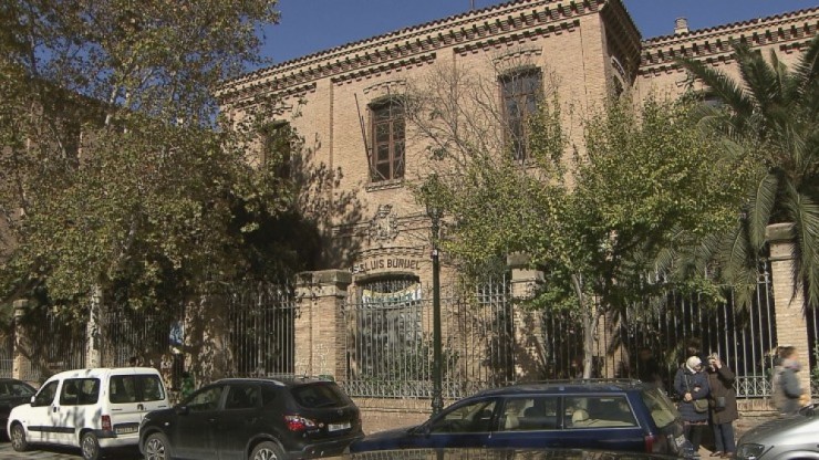 Fachada del edificio del antiguo IES Luis Buñuel. / Archivo