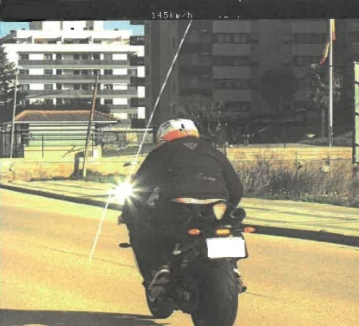 Fotografía del radar captando al motorista a 145 km/h. / Ayuntamiento de Huesca