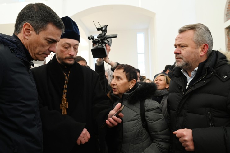 Sánchez ha visitado Irpin en Bucha, cerca de Kiev, junto al alcalde de la ciudad, Anatoly Fedoruk (d.). ( EFE/ Moncloa/Borja Puig De La Bellacasa)