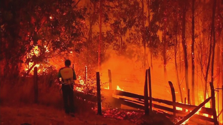 El fuego ha calcinado más de 45.000 hectáreas y deja, de momento, más de 20 víctimas mortales.