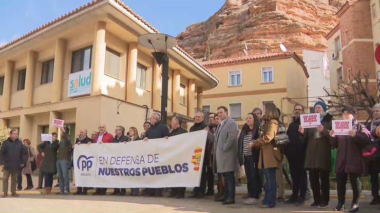 Protestas en Alcorisa por el nuevo pliego del transporte sanitario urgente.
