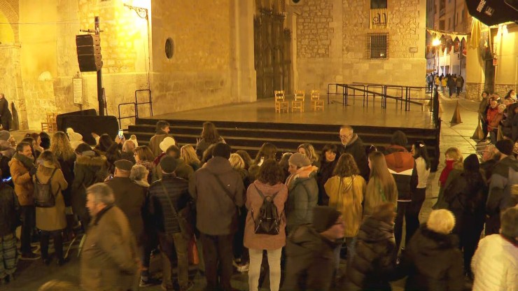 Expectación ante la primera escena de las Bodas de Isabel en Teruel.