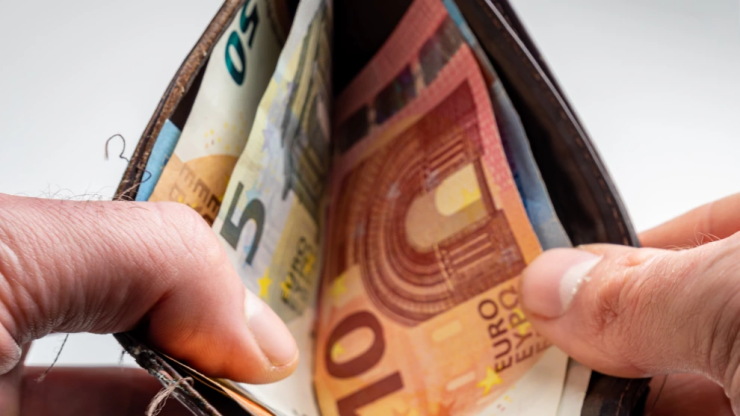 El Consejo de Ministros aprueba la subida del SMI a 1.080 euros mensuales desde el 1 de enero.