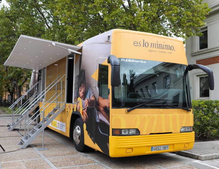 Autobús informativo del Ingreso Mínimo Vital. / Europa Press