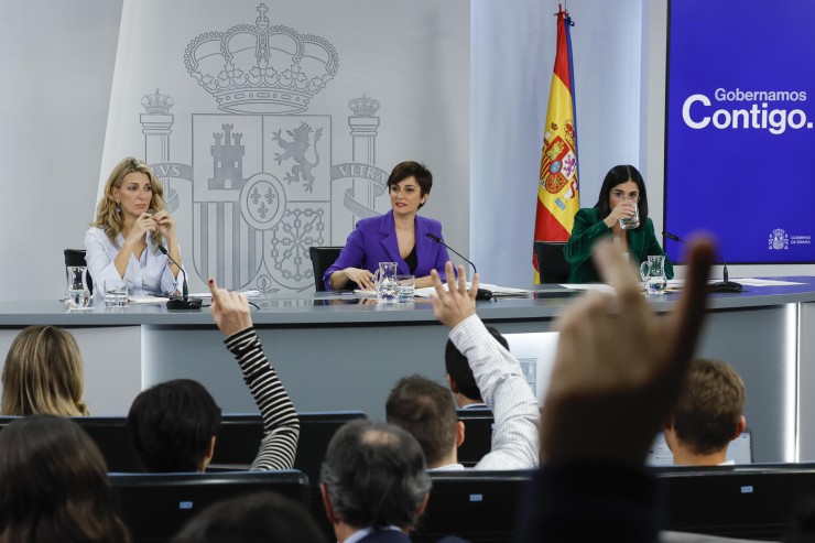 Rueda de prensa ofrecida tras la reunión del Consejo de Ministros, este martes en el Palacio de La Moncloa. / EFE,
